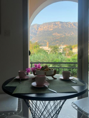 Lapta Silent Hill Homes Apartments with Sea and Mountain views
